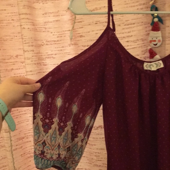 Pink Rose Cold Shoulder Top Burgundy Size L - Picture 2 of 3